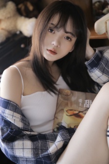 打屁股美女裙子gif