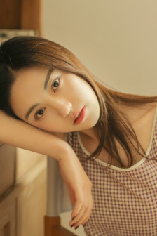 美女裸装视频